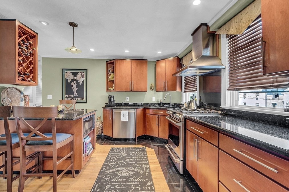 37 Aborn St, Peabody MA 01960-6041 exterior