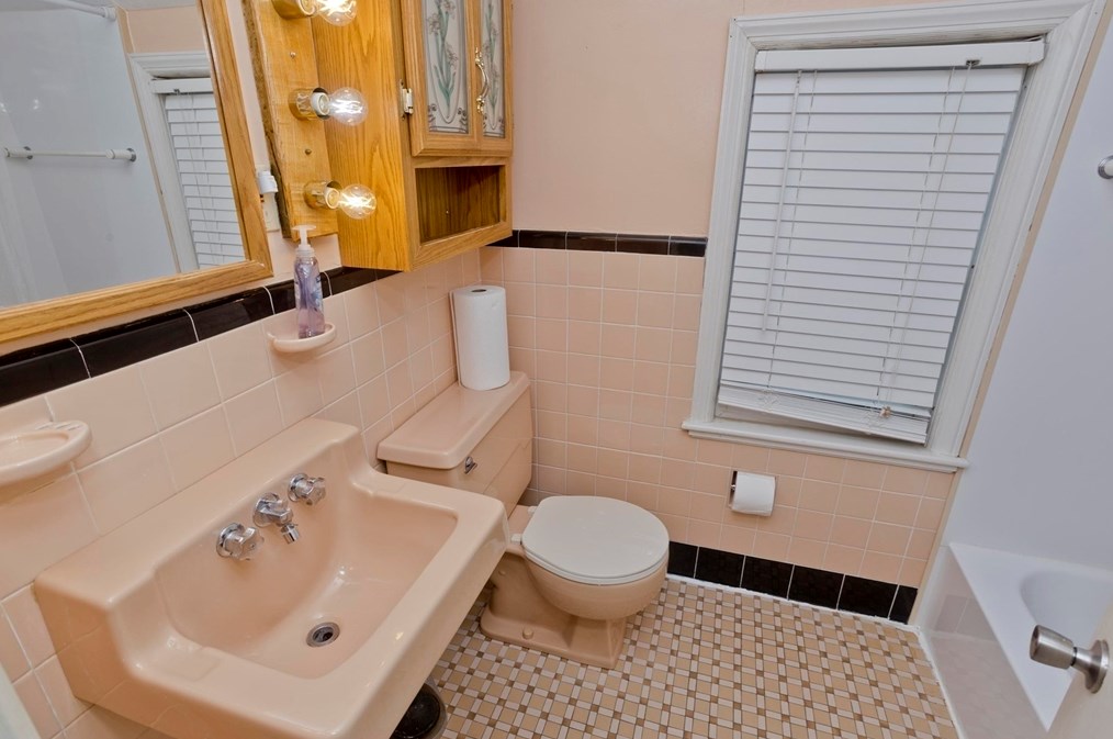 480 Roosevelt Ave, Springfield MA  01118-1160 exterior