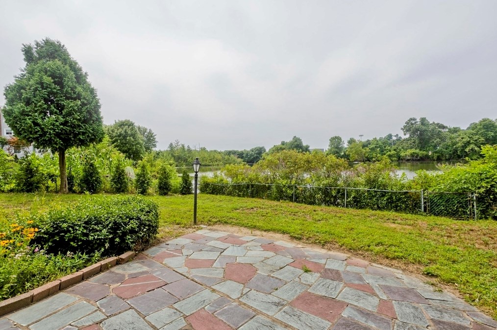 480 Roosevelt Ave, Springfield MA  01118-1160 exterior