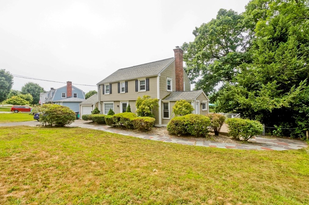 480 Roosevelt Ave, Springfield MA  01118-1160 exterior