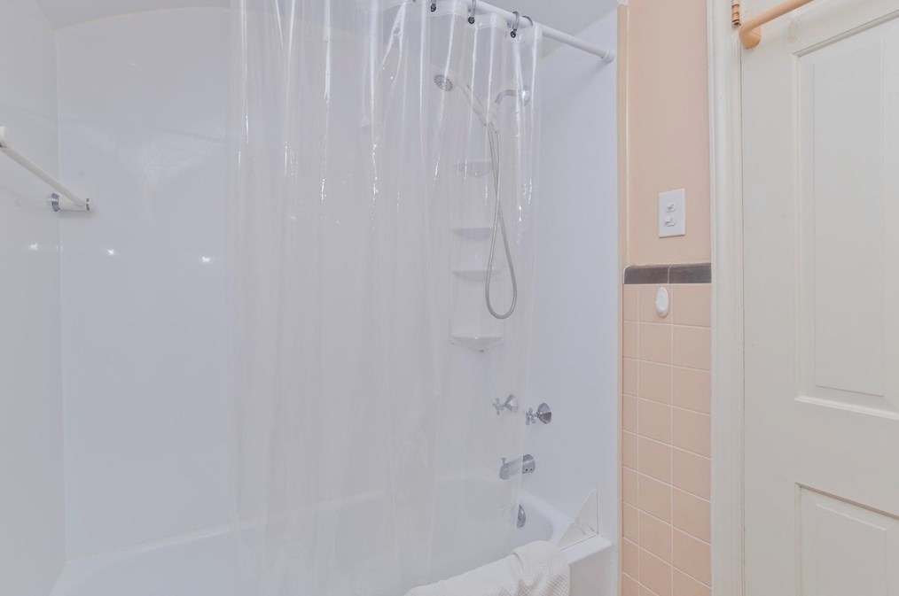 480 Roosevelt Ave, Springfield MA  01118-1160 exterior