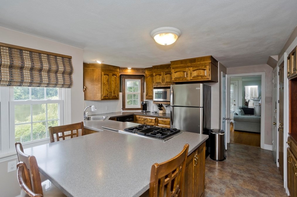 480 Roosevelt Ave, Springfield MA  01118-1160 exterior