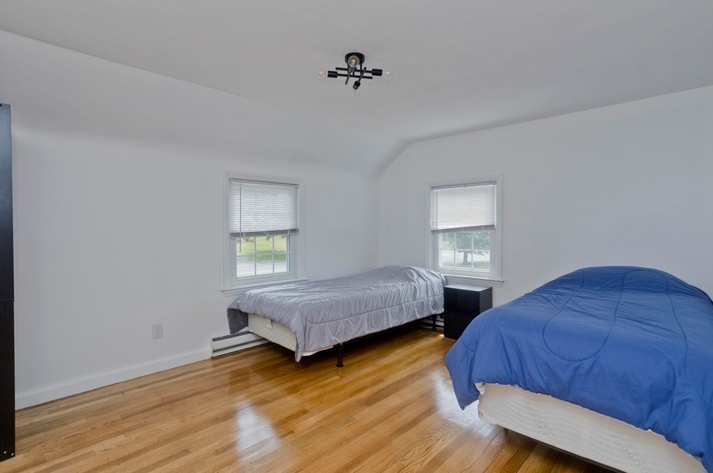 480 Roosevelt Ave, Springfield MA  01118-1160 exterior