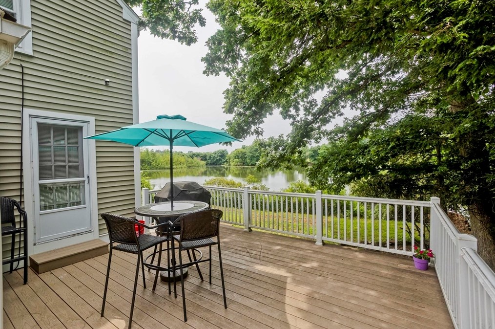 480 Roosevelt Ave, Springfield MA  01118-1160 exterior