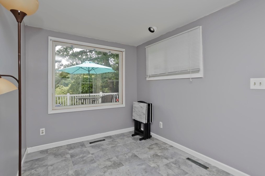 480 Roosevelt Ave, Springfield MA  01118-1160 exterior