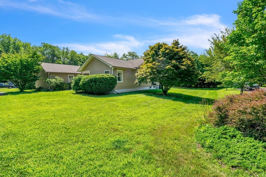 127 Pelham Rd, Amherst MA 01002-9777 exterior