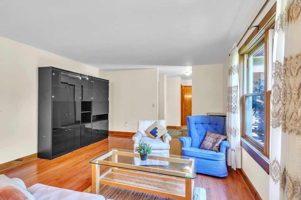 127 Pelham Rd, Amherst MA 01002-9777 exterior