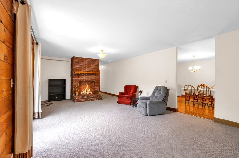 127 Pelham Rd, Amherst MA 01002-9777 exterior