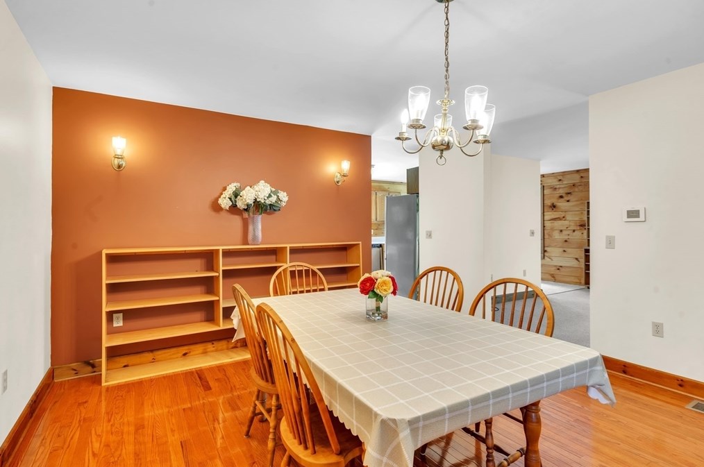 127 Pelham Rd, Amherst MA 01002-9777 exterior