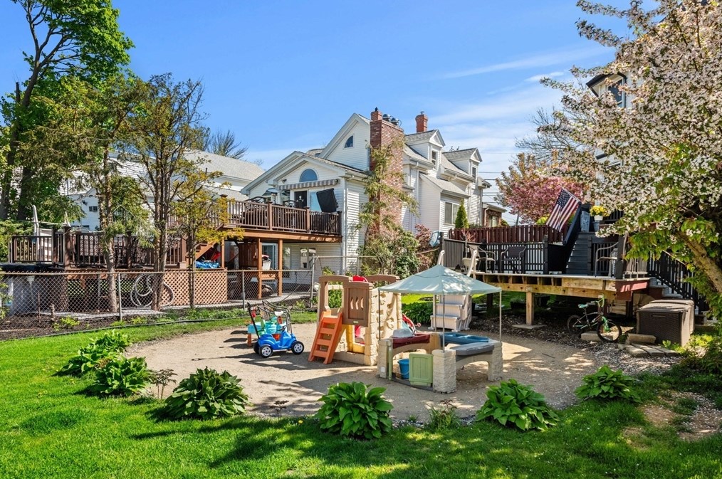 154 Winthrop Ave, Revere MA 02151-3915 exterior