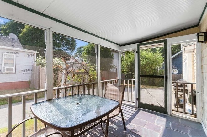 27 Pearl St, Amesbury MA  01913-3100 exterior