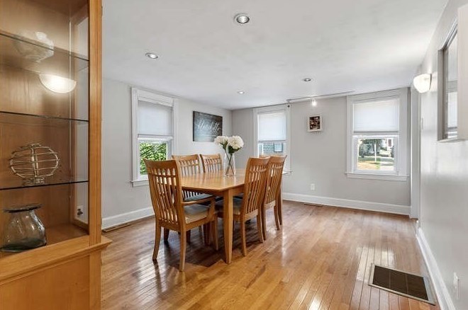 27 Pearl St, Amesbury MA  01913-3100 exterior