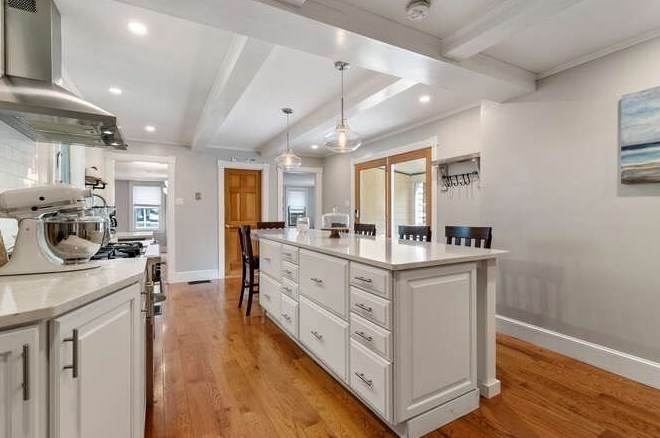 27 Pearl St, Amesbury MA  01913-3100 exterior