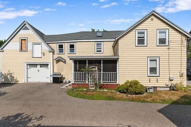 27 Pearl St, Amesbury MA  01913-3100 exterior