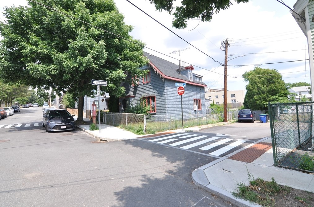 60 Franklin St, Somerville MA 02145-4213 exterior