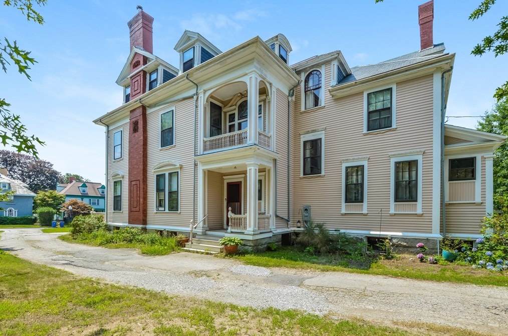 71 Hawthorn St, New Bedford MA  02740-3423 exterior