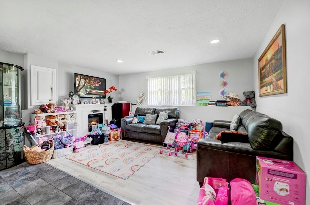 30 Schooner Dr, Dartmouth MA 02748-1776 exterior