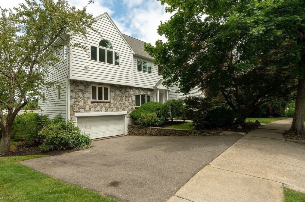 15 Marcellus Dr, Newton MA 02459-2934 exterior