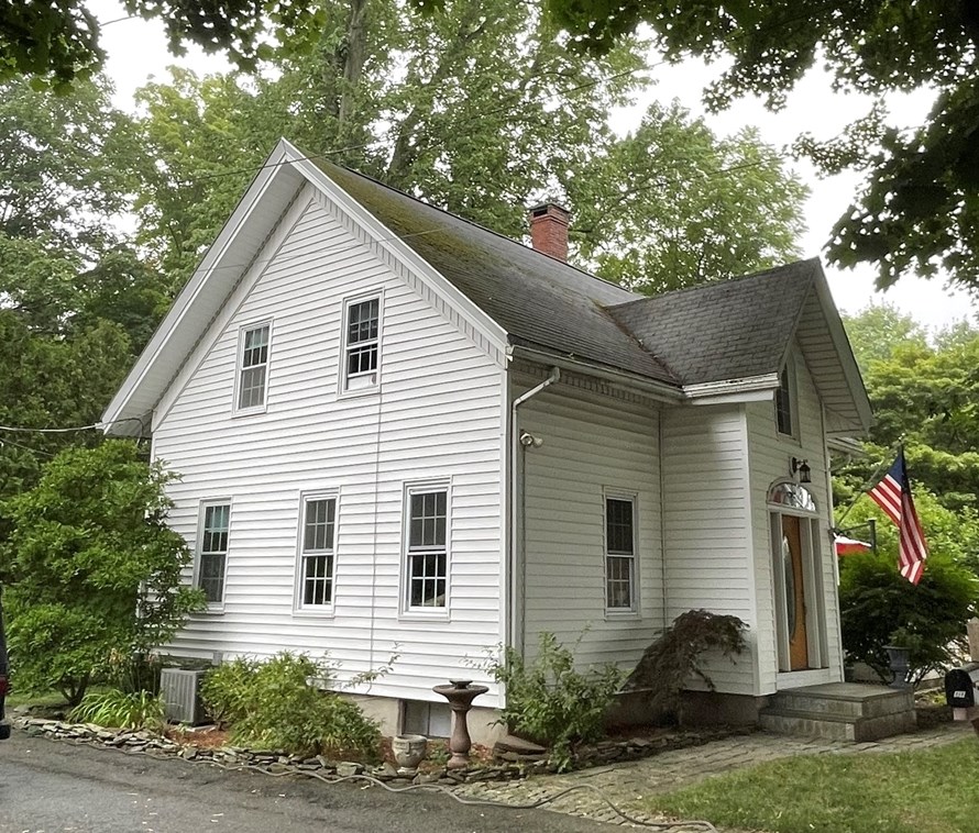 11 Holten St, Danvers MA  01923-1916 exterior