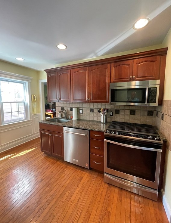 11 Holten St, Danvers MA 01923-1916 exterior