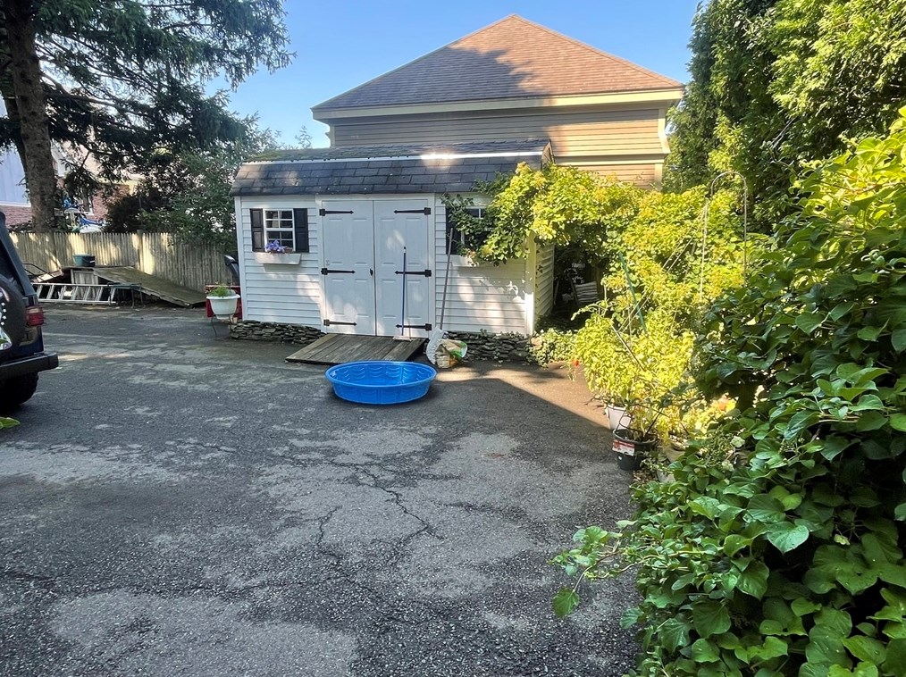 11 Holten St, Danvers MA 01923-1916 exterior