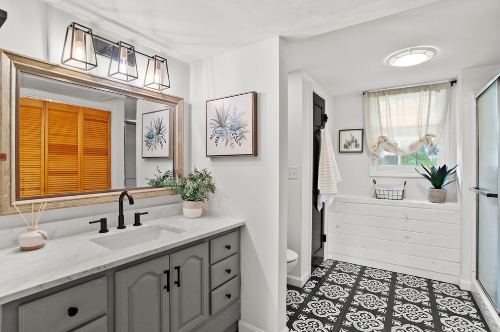 13 Indian Rock Rd, Haverhill MA  01832-1254 exterior