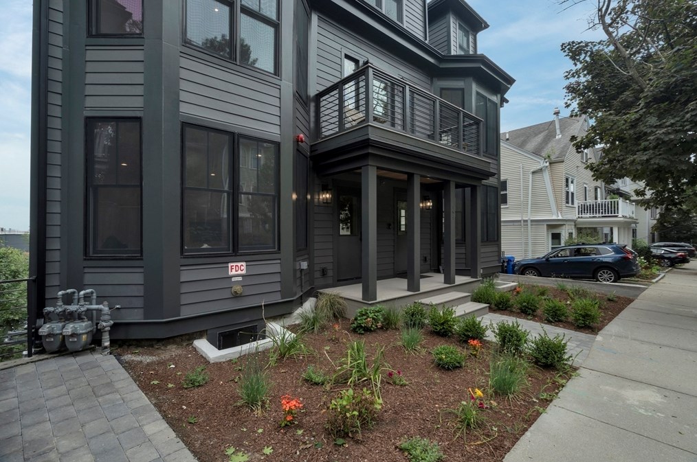 151 Mason Ter, Brookline MA  02446-2768 exterior