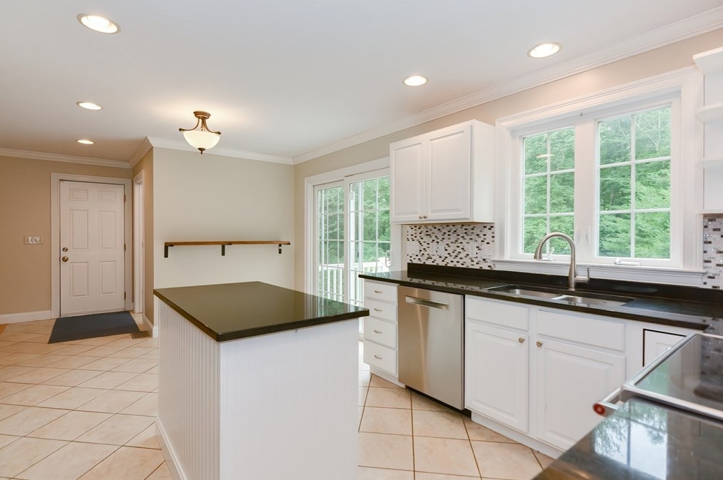 126 Pleasant St, Rehoboth MA  02769-1622 exterior