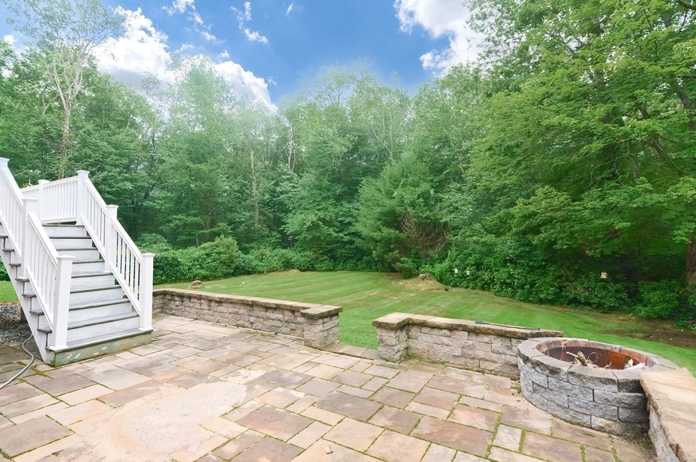 126 Pleasant St, Rehoboth MA  02769-1622 exterior