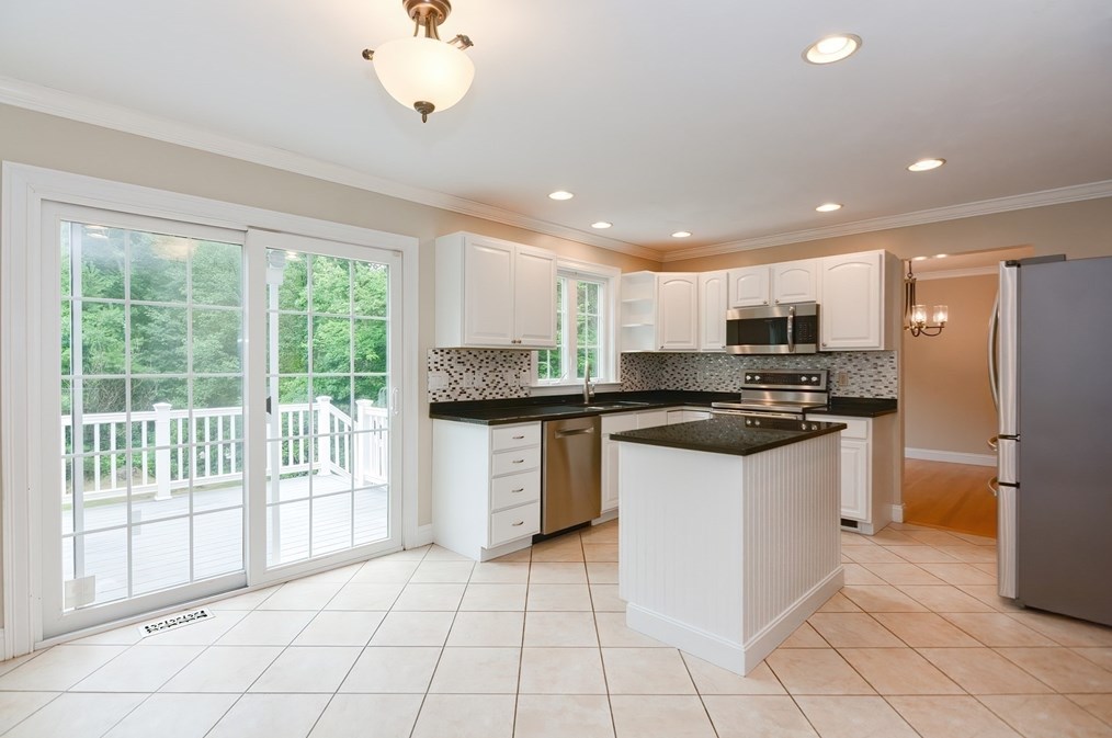 126 Pleasant St, Rehoboth MA  02769-1622 exterior