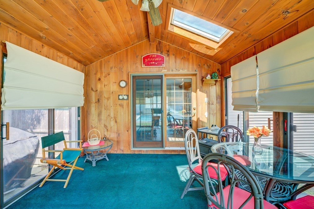 9 Muriel Ln, Milford MA  01757-1526 exterior