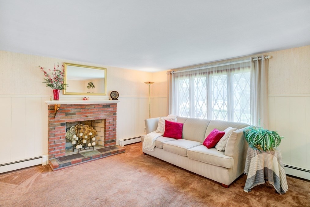 9 Muriel Ln, Milford MA  01757-1526 exterior