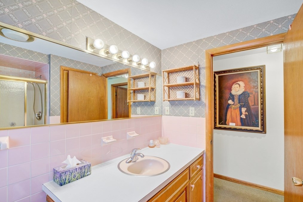 9 Muriel Ln, Milford MA  01757-1526 exterior