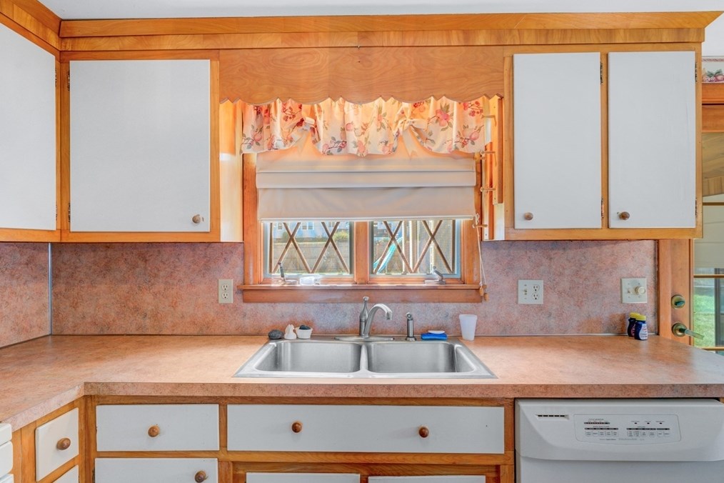 9 Muriel Ln, Milford MA  01757-1526 exterior