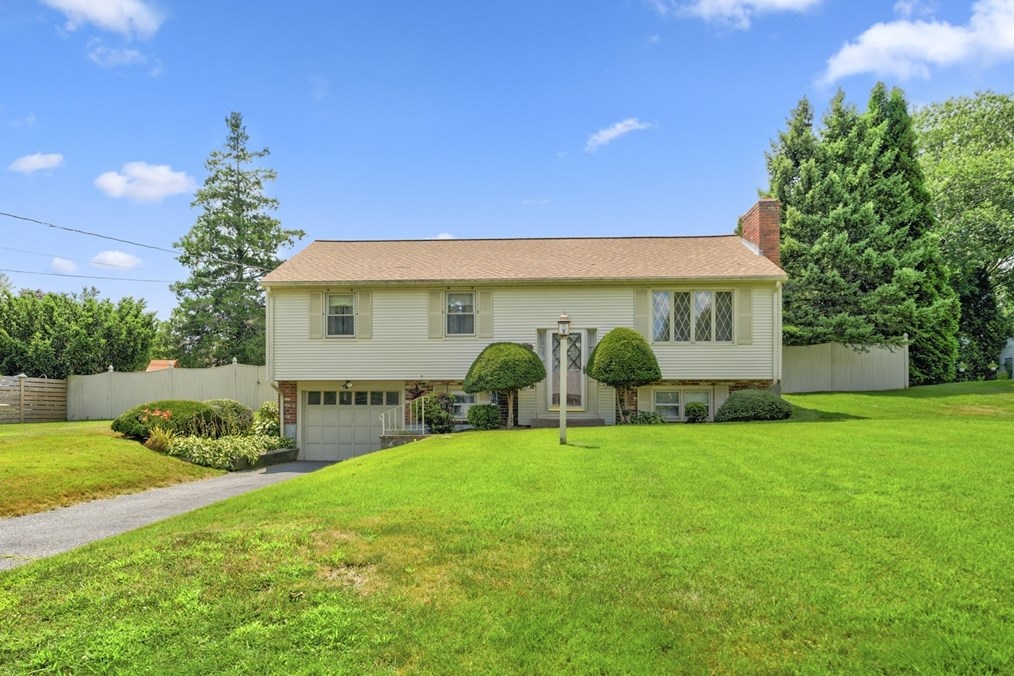 9 Muriel Ln, Milford MA  01757-1526 exterior