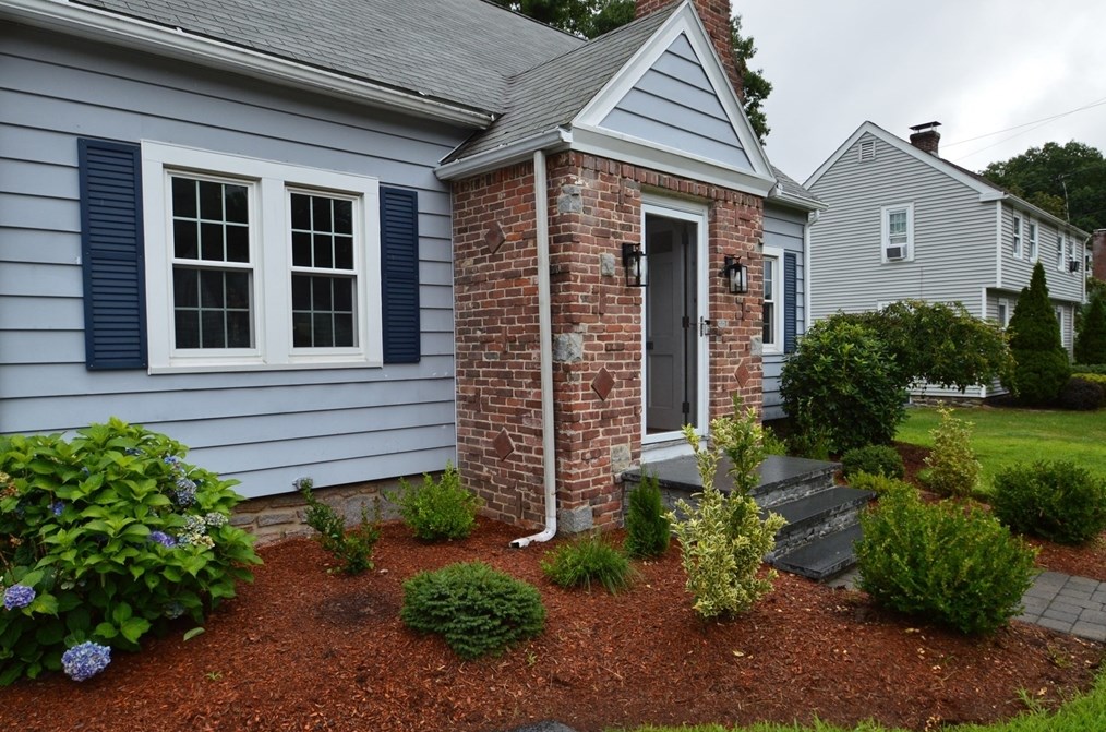 403 June St, Worcester MA  01602-2848 exterior