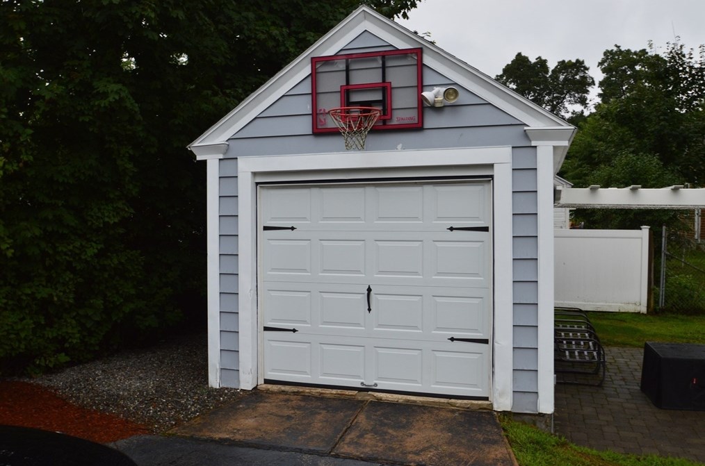 403 June St, Worcester MA  01602-2848 exterior