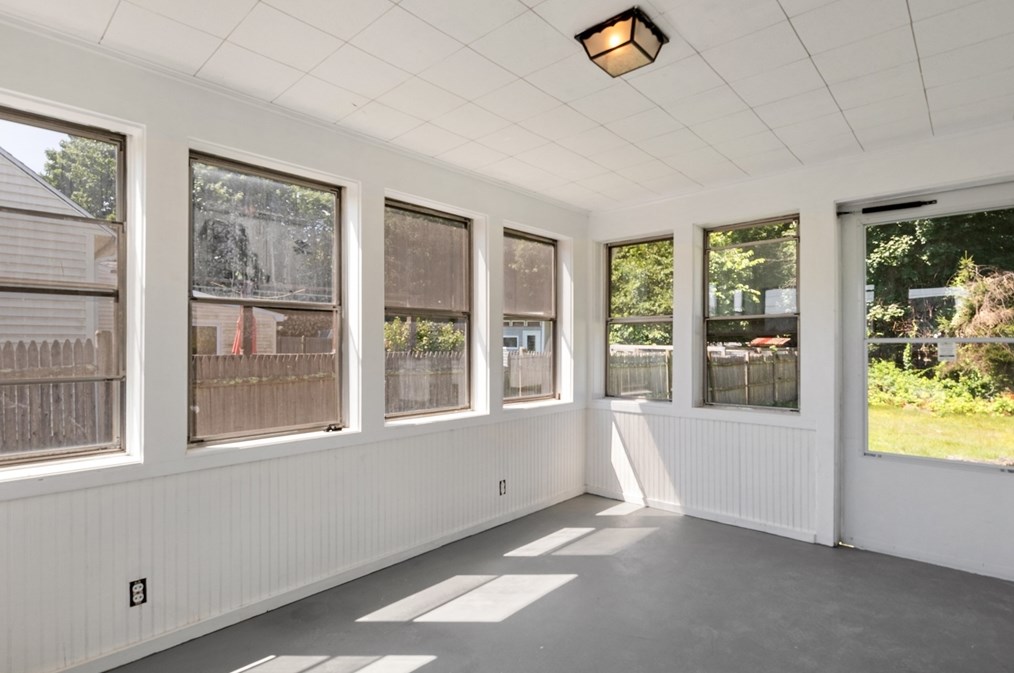 220 Lake Ave, Worcester MA  01604-1102 exterior