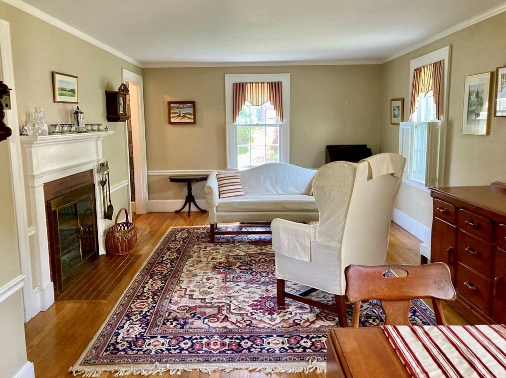 147 Huntington Ave, Dartmouth MA 02747-3271 exterior