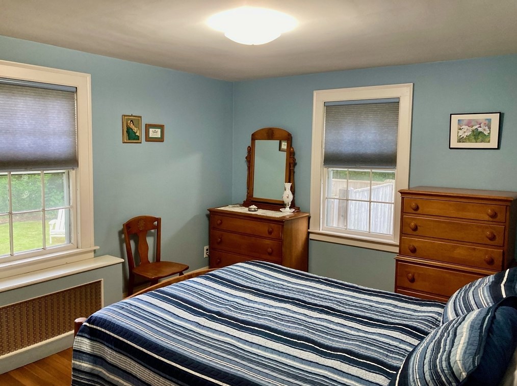 147 Huntington Ave, Dartmouth MA 02747-3271 exterior