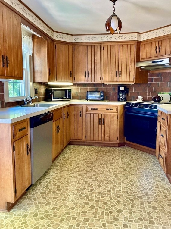 147 Huntington Ave, Dartmouth MA 02747-3271 exterior