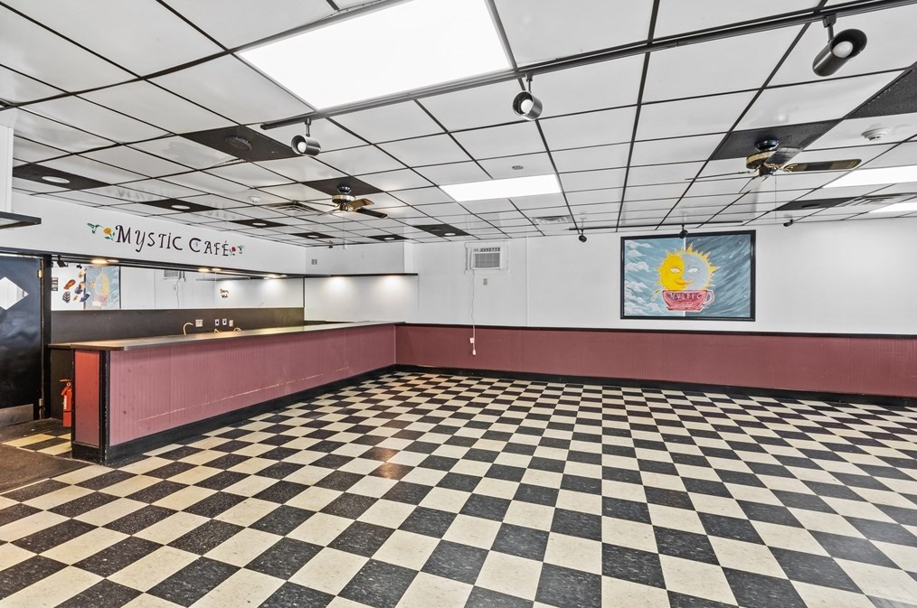 390 Main St, Fairhaven MA 02719-3485 exterior