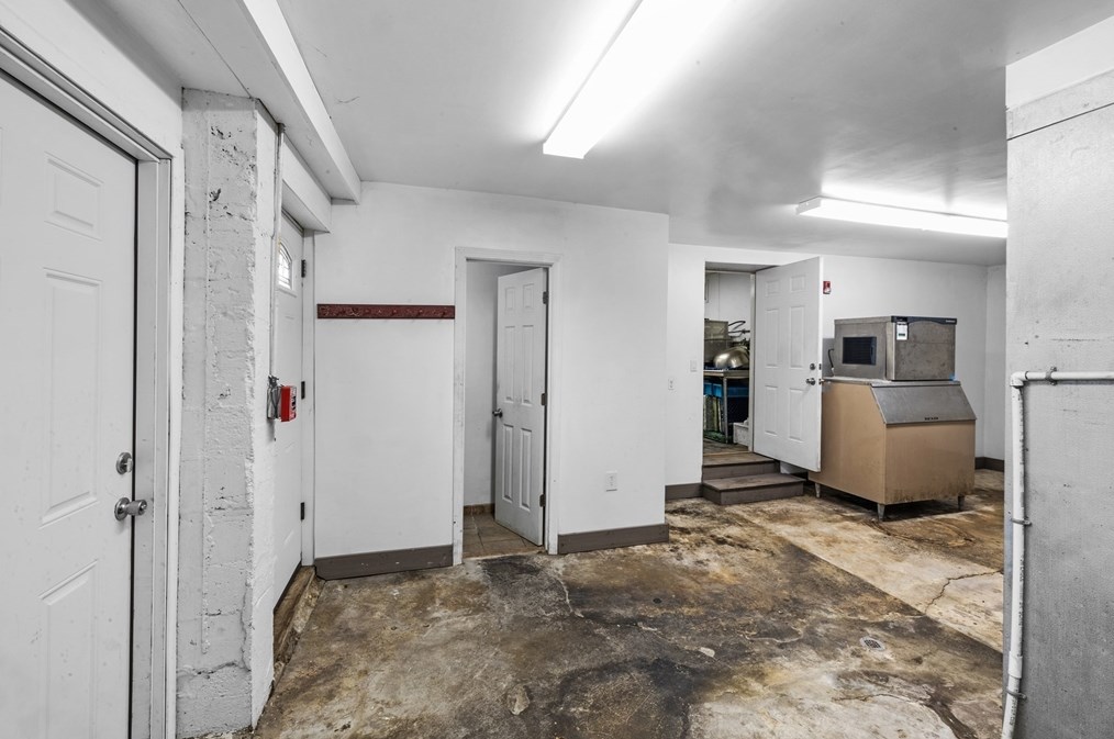 390 Main St, Fairhaven MA 02719-3485 exterior