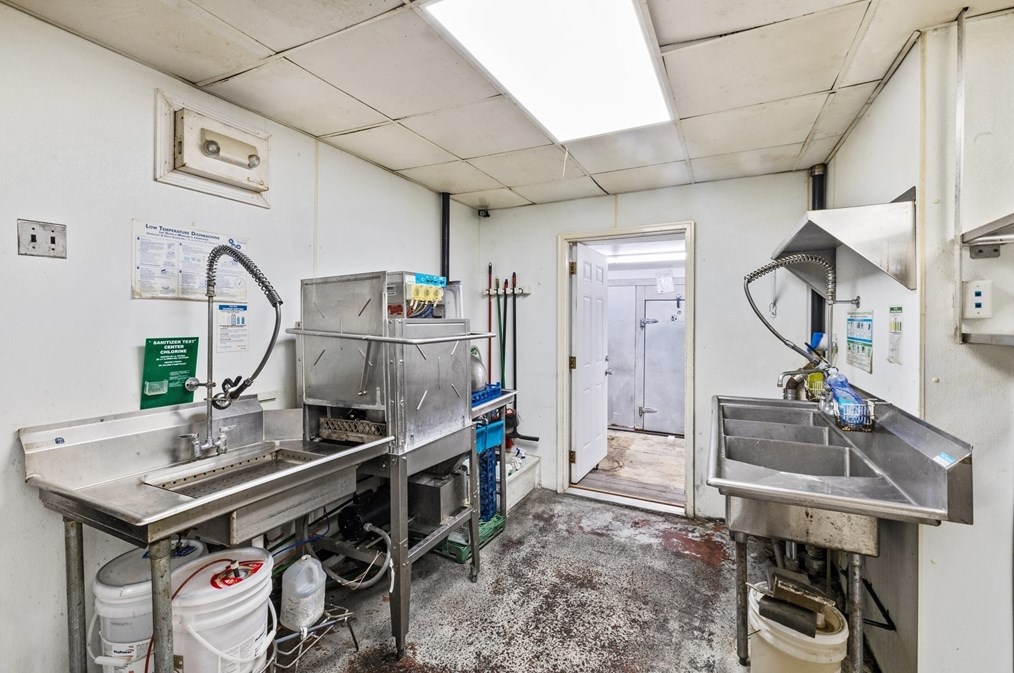 390 Main St, Fairhaven MA 02719-3485 exterior