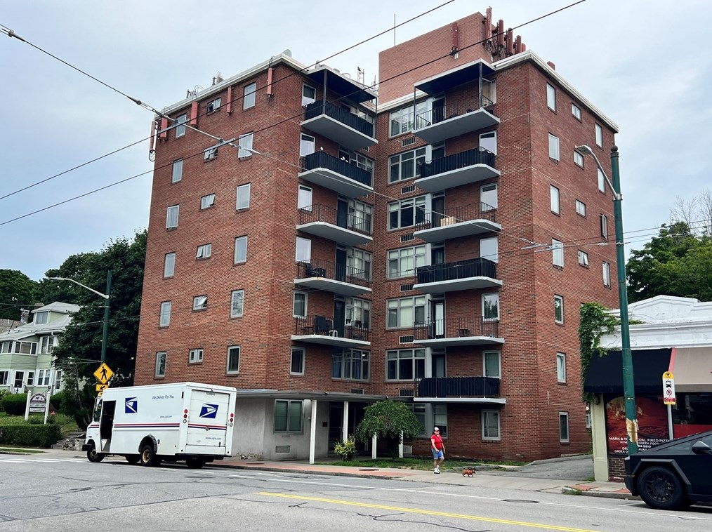 125 Trapelo Rd, Belmont MA 02478-1835 exterior