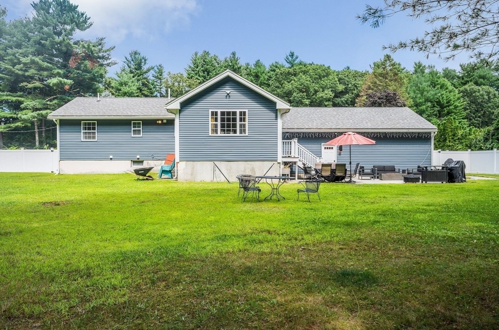 55 Rhoda St, Tewksbury MA  01876-2921 exterior