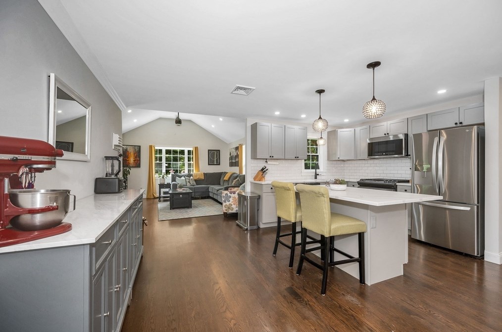 55 Rhoda St, Tewksbury MA  01876-2921 exterior