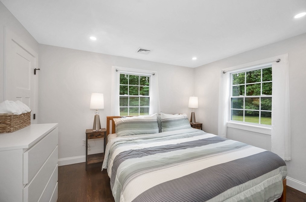 55 Rhoda St, Tewksbury MA  01876-2921 exterior