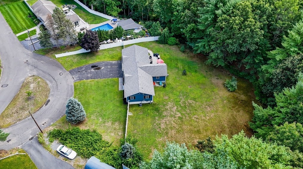 55 Rhoda St, Tewksbury MA  01876-2921 exterior