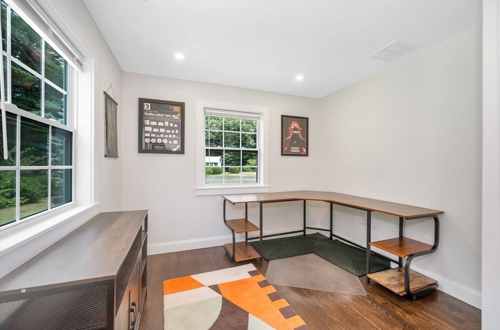 55 Rhoda St, Tewksbury MA  01876-2921 exterior